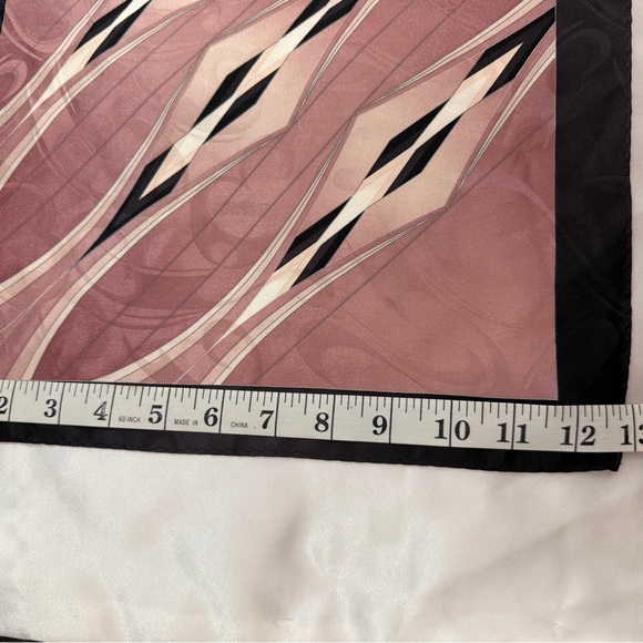 Geometric Pattern Silk Pocket Square - Picture 8 of 9
